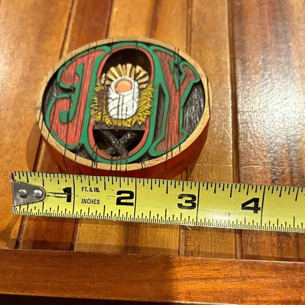 Vtg 1975 Hallmark Nostalgia Collection Joy Jesus in Manger Wood Like Ornament